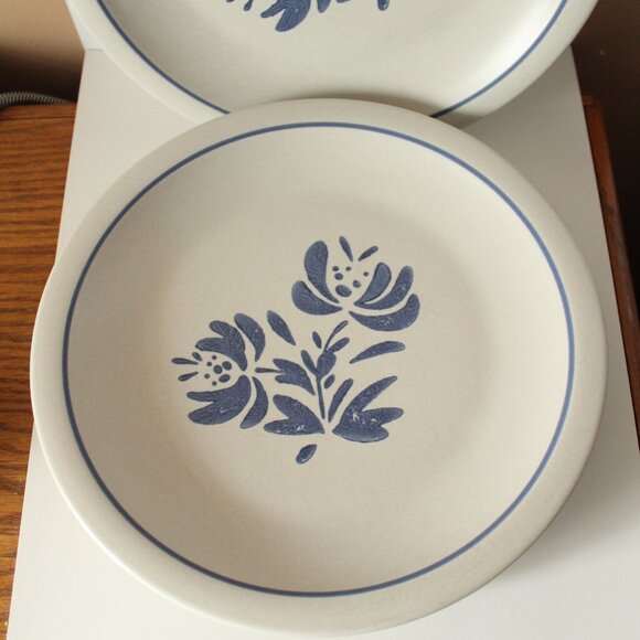 Pfaltzgraff Yorktowne Lot of 3 Dinner Plate - Picture 2 of 3